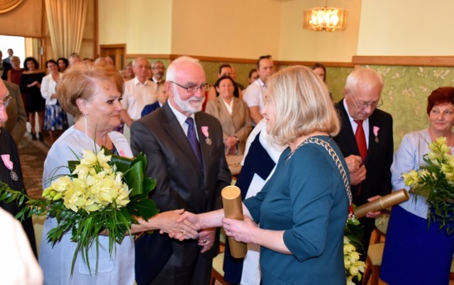 Diamentowe gody i złote gody w Piotrkowie świętowało siedem małżeństw