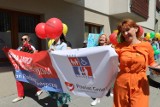 Kolorowy marsz przeszedł ulicami Gniezna. Promowali rodzicielstwo zastępcze