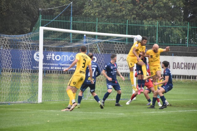 Lechiści (w żółtych strojach) potrafili odrobić w Gorzowie stratę jednego gola i pokonać Wartę 3:1.