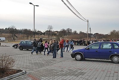 Bomba w zespole szkół w Lgocie Górnej [ZDJĘCIA]. Na szczęście to tylko ćwiczenia