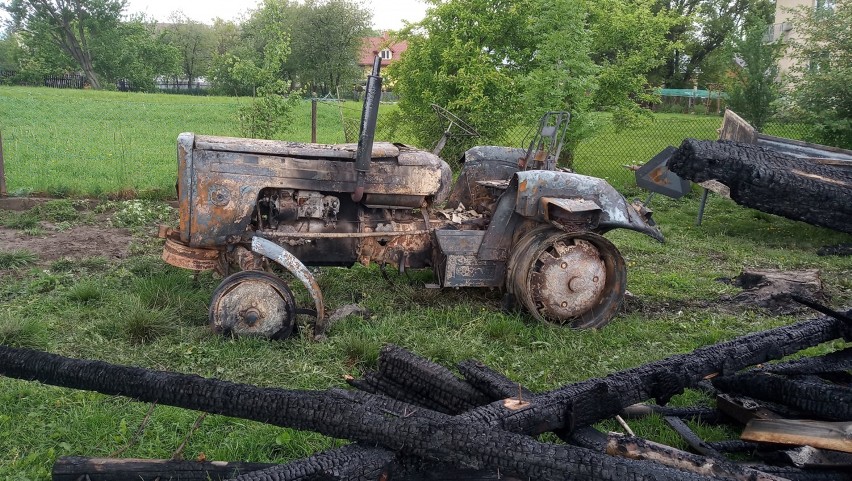 Ruszyła zbiórka na pomoc pogorzelcom z Samoklęsk. Rodzeństwo straciło dach nad głową, z dymem poszedł dorobek całego życia [FOTO]