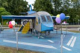 Samolot wydający dźwięki, pas startowy... MTU Aero Engines Polska przekazało miastu rozbudowany, interaktywny plac zabaw dla dzieci