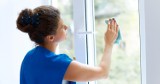 Jak zadbać o okna przed zimą? Sprawdź, jak łatwo obniżyć rachunki za ogrzewanie. Czy zimą wietrzyć mieszkanie?
