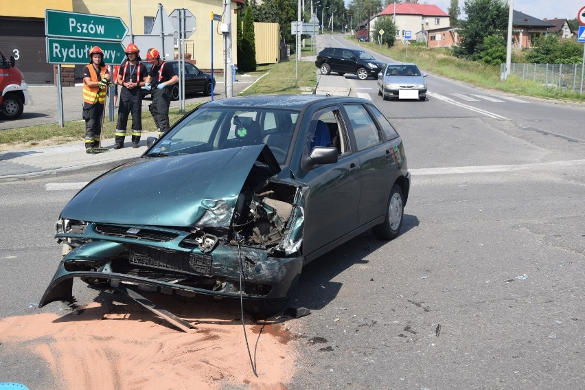 Wypadek w Wodzisławiu Zawadzie. Pijany kierowca wjechał w autobus