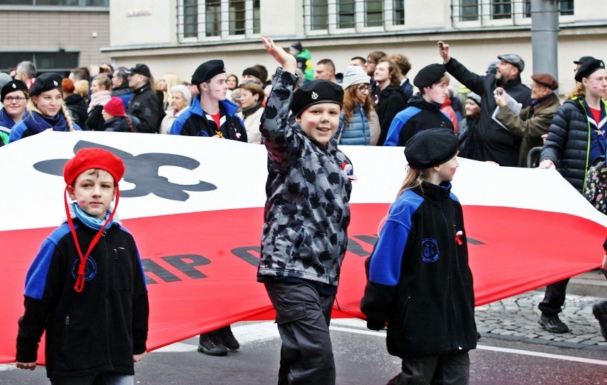 Głównym punktem 101. Gdyńskich Urodzin Niepodległej będą:...