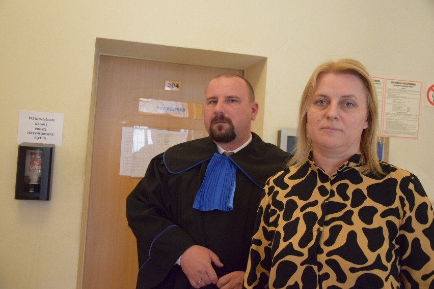 Na zdjęciu radna Monika Ostrowska i pełnomocnik oskarżyciela...