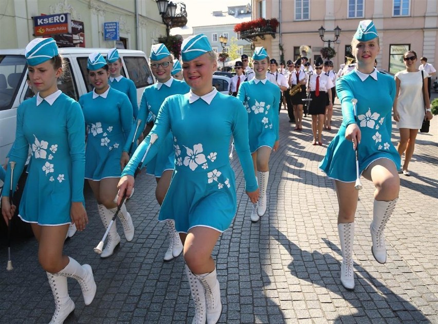 Parada orkiestr dętych w Piotrkowie