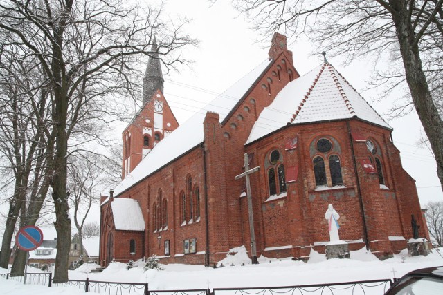 Kościół parafialny ma nieco ponad sto lat, powstał w miejscu spalonej, drewnianej świątyni. Budynek góruje nad całą wsią, jego wieżę widać z daleka