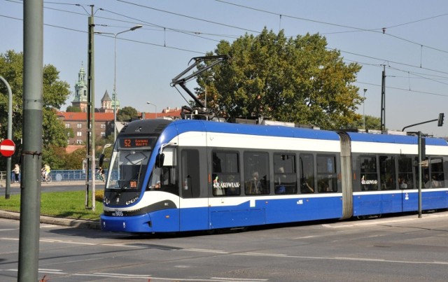 Zbliża się święto Bożego Ciała. Urząd informuje, że w związku z tym w dniach od 16 do 19 czerwca wprowadzone zostaną zmiany w kursowaniu autobusów i tramwajów Komunikacji Miejskiej w Krakowie.