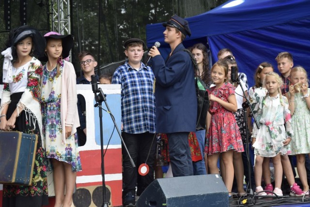 W Rawie Mazowieckiej w sobotę, 7 września, zorganizowano Mixer Regionalny z okazji 100-lecia województwa łódzkiego. Podobne imprezy jednocześnie odbywają się w Sieradzu i Łęczycy. Miasta te wybrano nieprzypadkowo – niegdyś wszystkie trzy były stolicami województw. W imprezie brały udział również społeczności wiejskie z powiatu skierniewickiego.