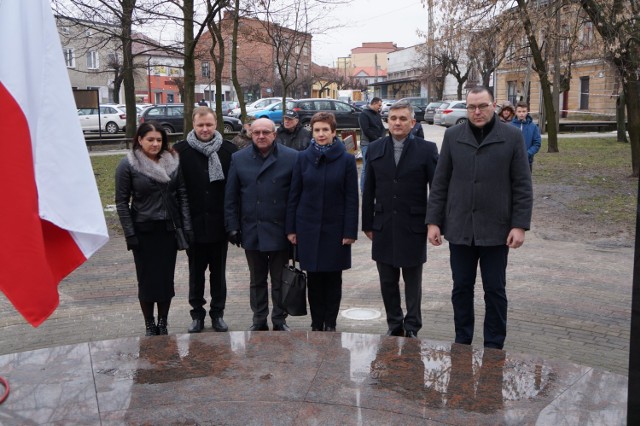 74. rocznica zakończenia okupacji niemieckiej. Kwiaty od władz