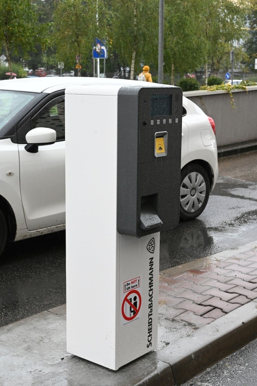 Za kilka dni ruszy płatny parking w Galerii Korona w Kielcach. Znamy zasady. Zobacz zdjęcia i film