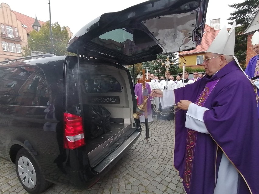 W Ełku odbył się pogrzeb śp. księdza Zygmunta Sędziaka, który zmarł z powodu COVID-19. Pracował też w Suwałkach, Bakałarzewie i Sejnach