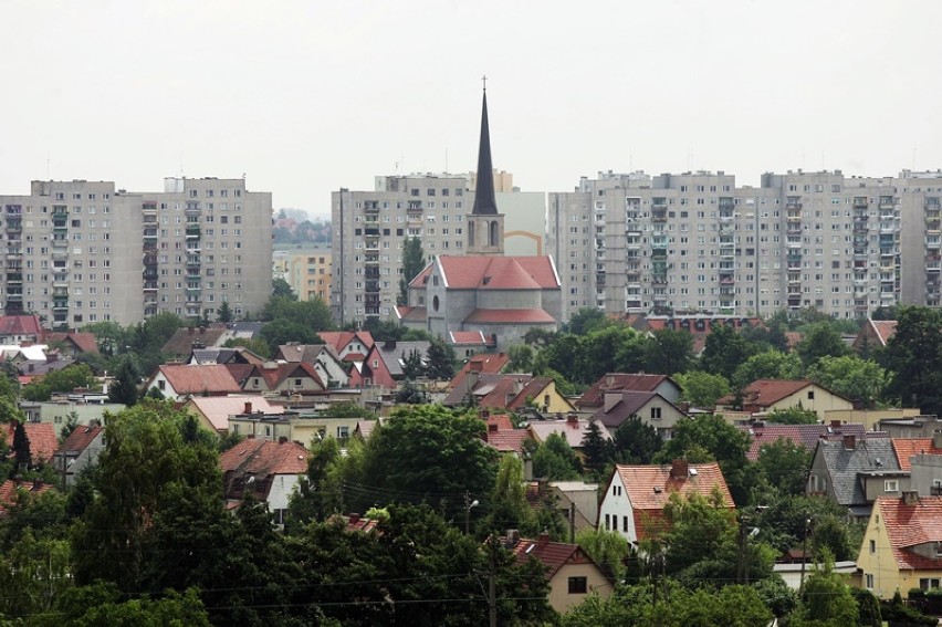 Legnica widziana z dziesiątego piętra bloku na ulicy...