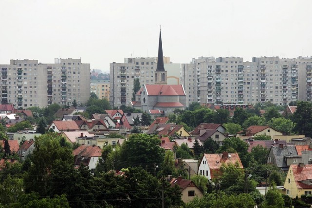 Legnica widziana z dziesiątego piętra bloku na ulicy Wielkiej Niedźwiedzicy.