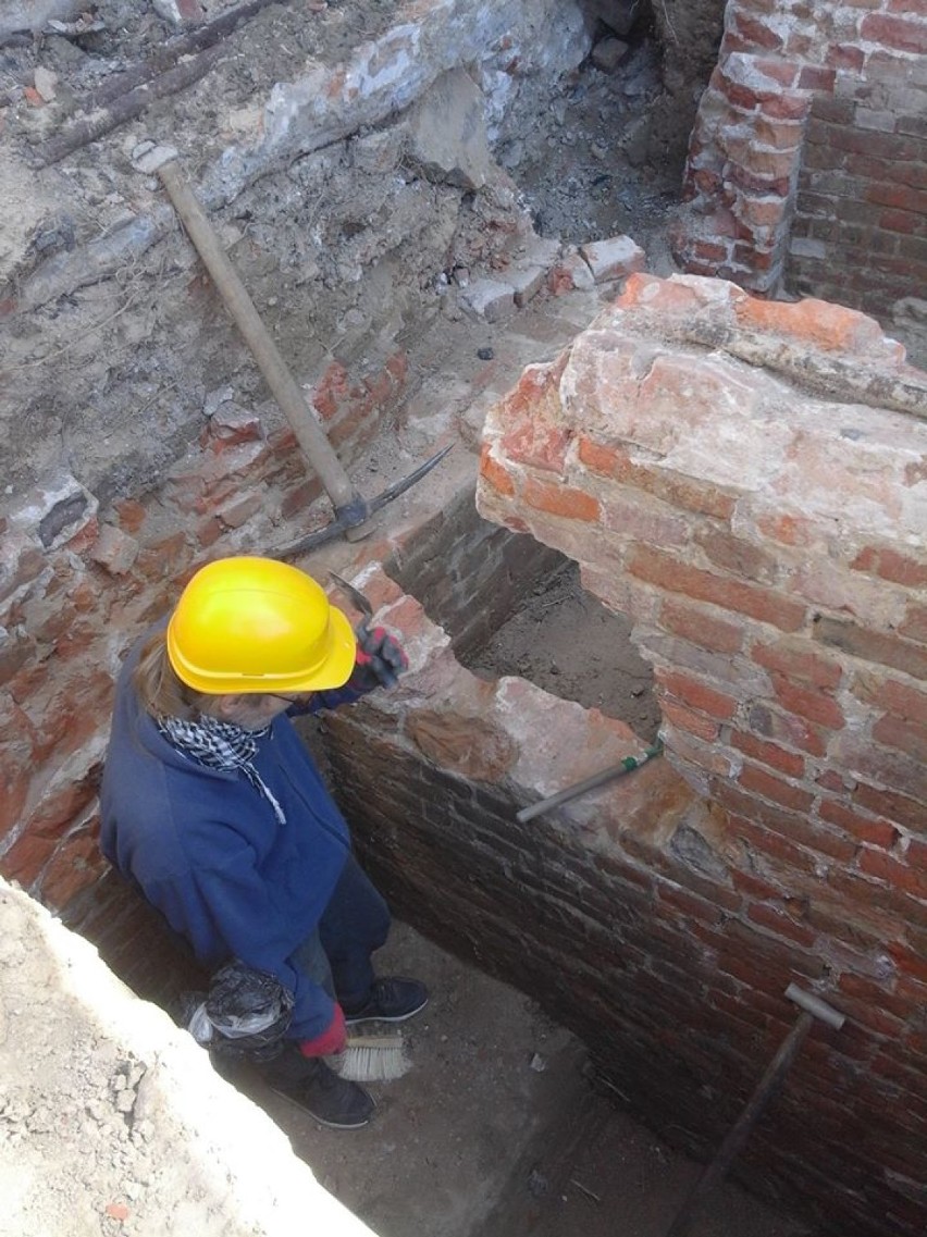 Odkryto podziemny obiekt w Kraśniku. Zobacz zdjęcia z prac badawczych kamienicy przy ul. Kościuszki 26 