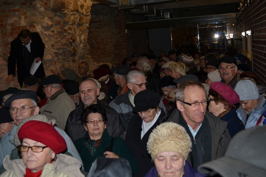 Człuchów. Seniorzy obejrzeli i ocenili  co zmieniło się na zamku po remoncie