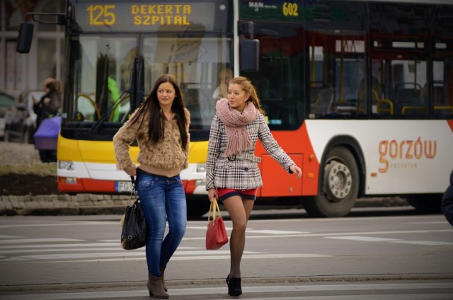 Bilet będzie obowiązywał od godz. 18.00 w piątek do godziny 6.00 w poniedziałek przy przejazdach w tzw. strefie miejskiej.