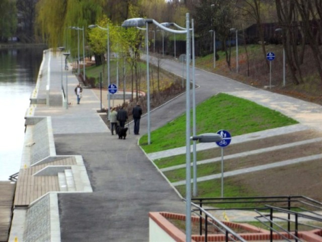 -&nbsp;Nie działają latarnie na bulwarach nad Brdą. Można przewrócić ...