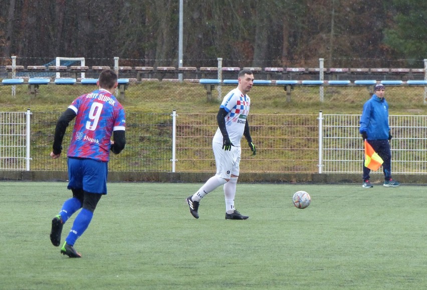 W sobotę o godz. 15 na sztucznej murawie stadionu miejskiego...