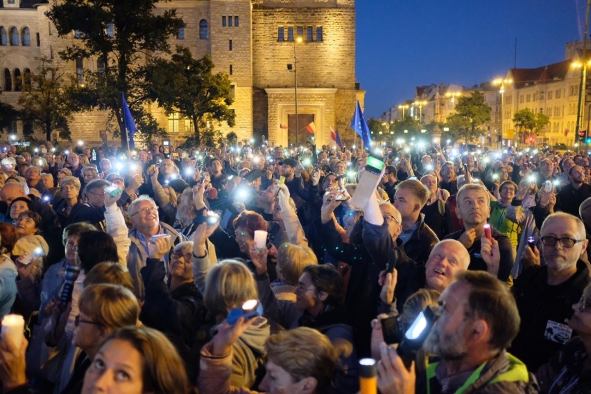 26.06.2018 poznan pm lancuch swiatla protest plac...