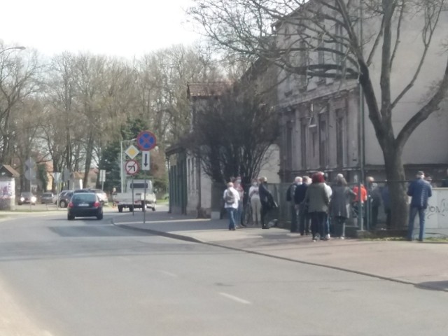 Przez kilka dni przed punktem szczepień stała niewyobrażalna w tym miejscu kolejka. W piątek zniknęła.