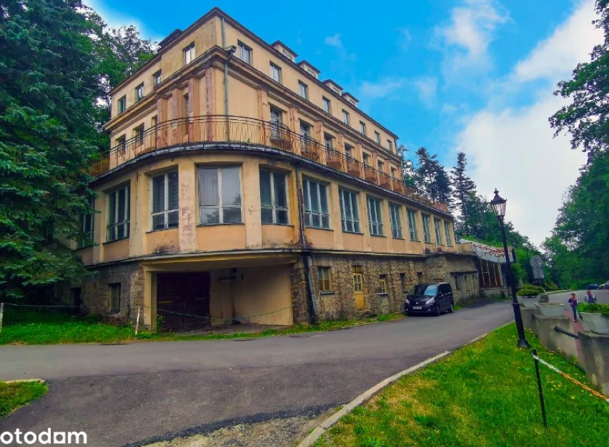 Dawny dom wczasowy "Barbórka" w Iwoniczu-Zdroju wystawiony na sprzedaż. Cena to 2 mln 800 tys. zł [ZDJĘCIA]