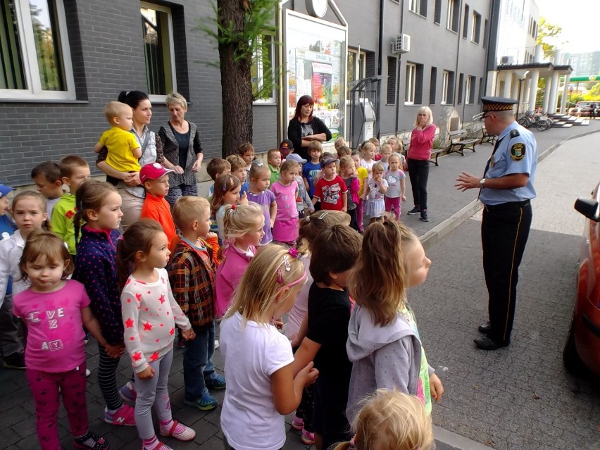 Przedszkolaki spotkały się ze strażą miejską [FOTO]