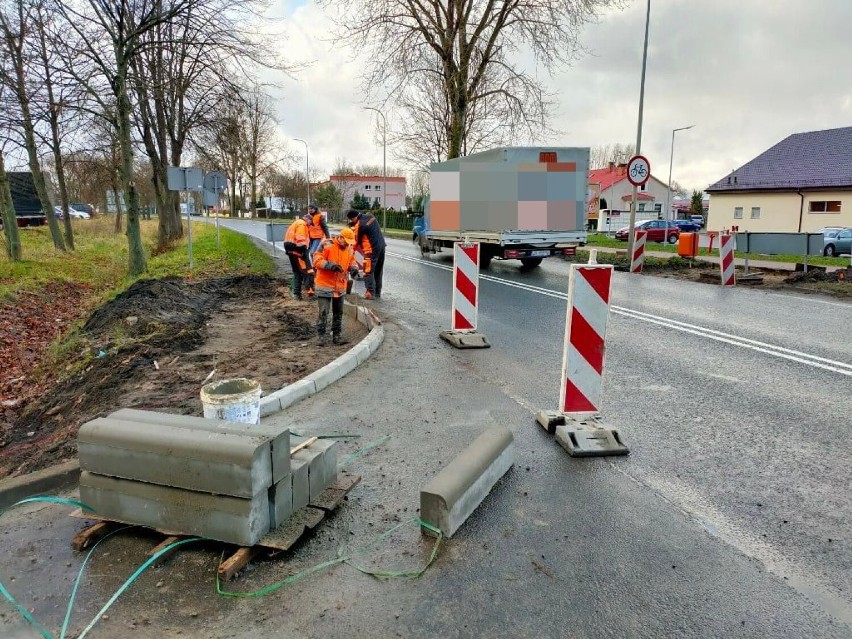 Po apelach mieszańców powstaje przejście dla pieszych na dawnej obwodnicy Szczecinka [zdjęcia]