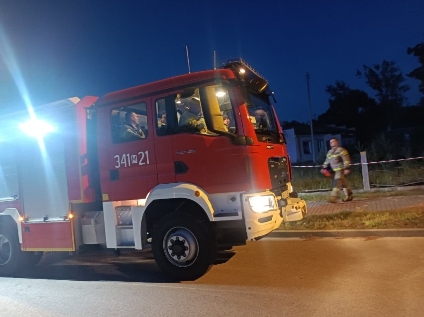 Pożar przy ul. Łęczysk w Ostrołęce. Strażacy w akcji