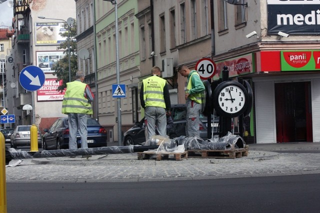 Nowy zegar na ulicy Jaworzyńskiej w Legnicy