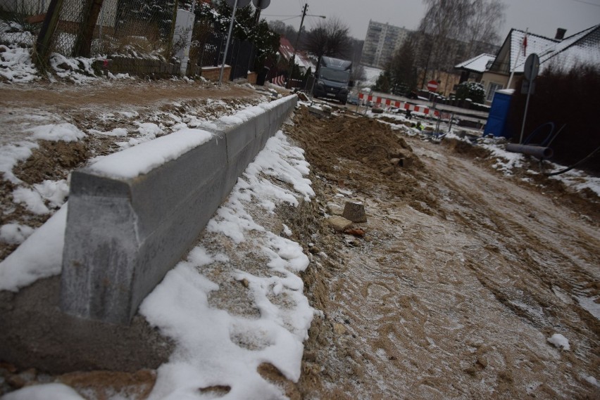 Remont ulicy Długosza trwa od sierpnia. Nie ma szans, by...