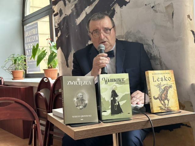Marian Grotowski z Radomska, autor powieści historycznych został uhonorowany nagrodą przez Sejmik Województwa Łódzkiego