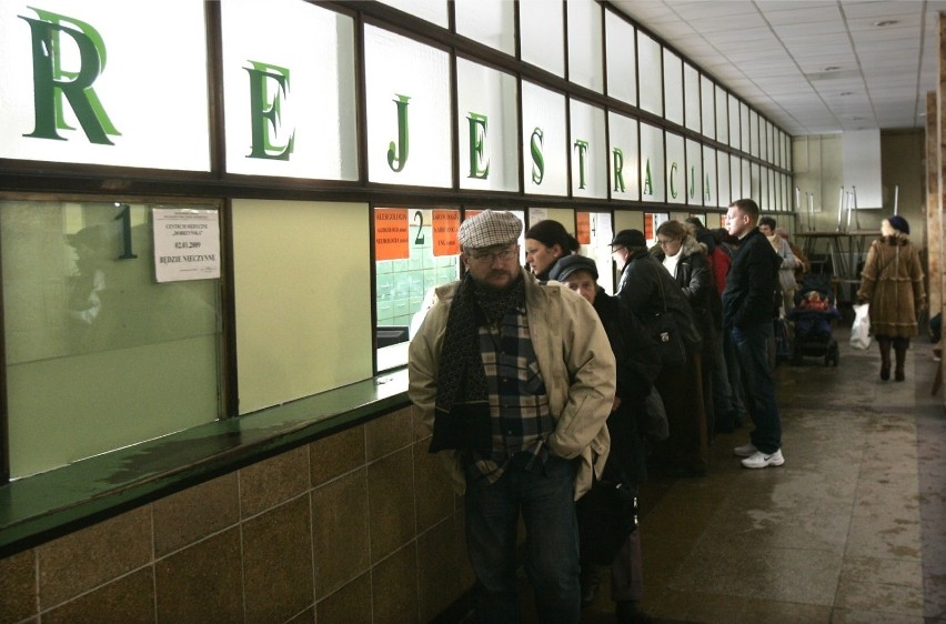 Tysiące w kolejkach w Kujawsko-Pomorskiem

Jak wynika z...
