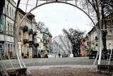 Pustki na ulicach w Radomiu. Niewiele osób zdecydowało się na spacer w centrum miasta. Zobacz zdjęcia