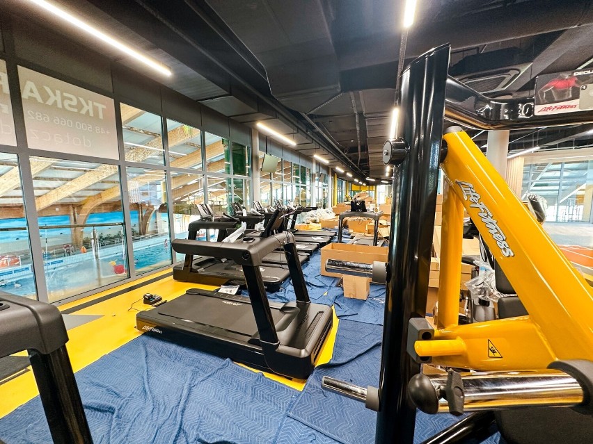 Nowe maszyny do ćwiczeń, przestronna sala fitness, luksusowe...