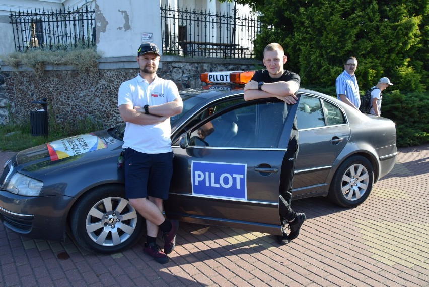 Pielgrzymi wyruszyli z Sokółki do Matki Bożej Różanostockiej. Wieczorem wezmą udział w wiekopomnym wydarzeniu