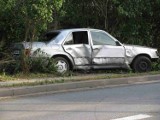 Policyjny pościg krajową szóstką. Ukradł paliwo, uciekał i rozbił auto