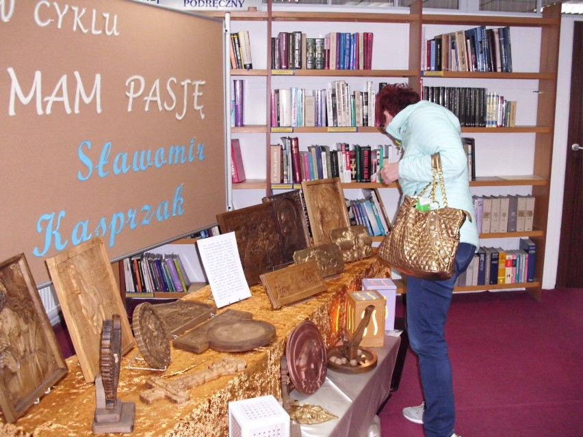 Sławomir Kasprzak prezentował swoje prace na wyjątkowej wystawie w Gminnej Bibliotece Publicznej
