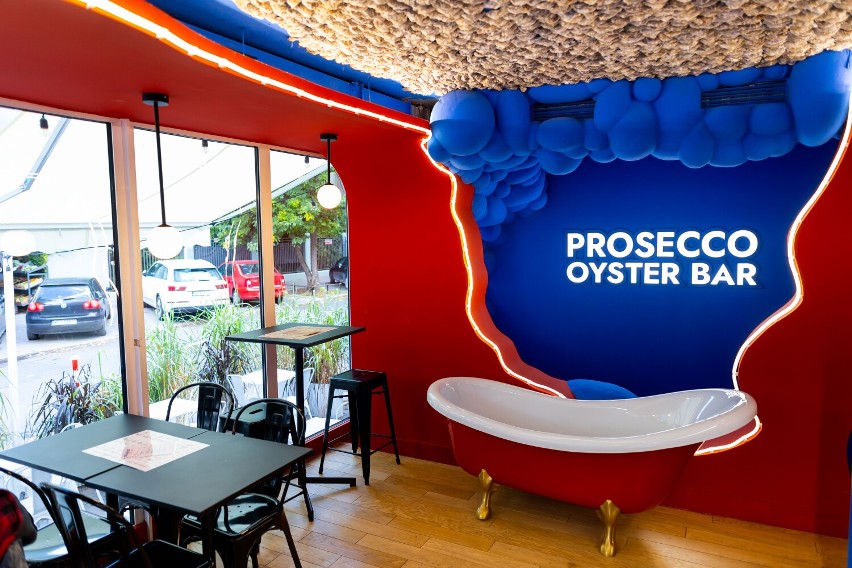 Prosecco Oyster Bar. Na Francuskiej zjesz najtańsze ostrygi w Warszawie. A to dopiero początek niespodzianek