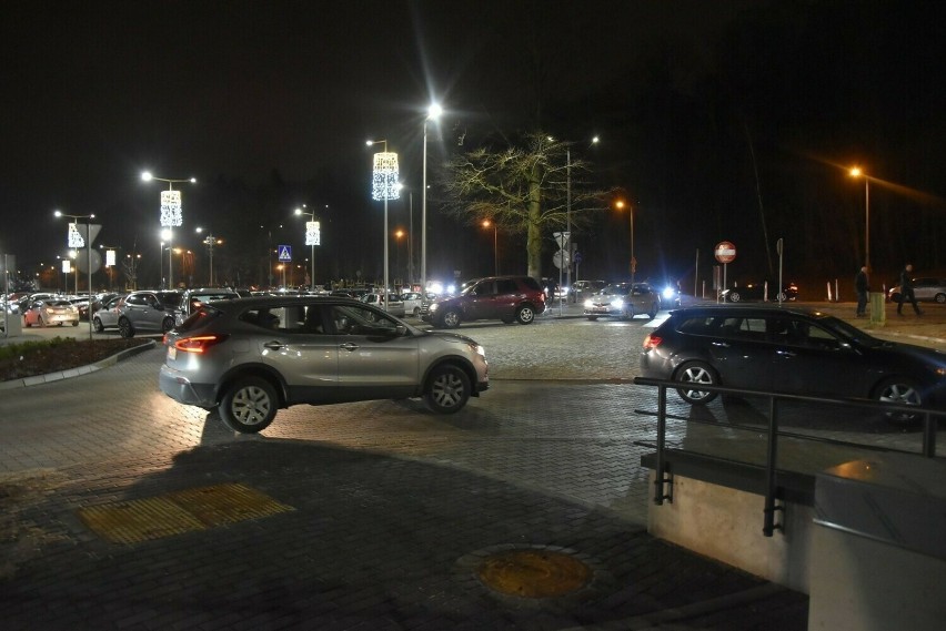 Problemy z zaparkowaniem przy Arenie Gorzów są od chwili jej...