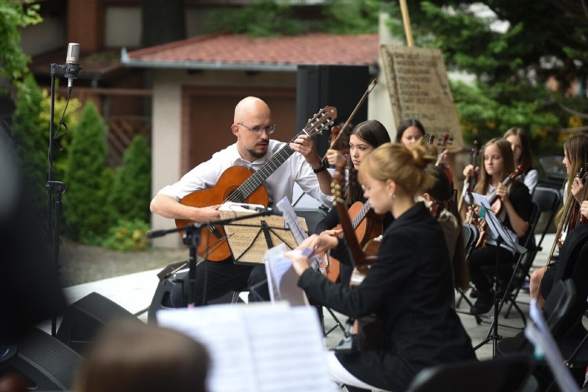 Koncert uczniów PSM w Żarach w sierpniu 2021 roku. Trwa...