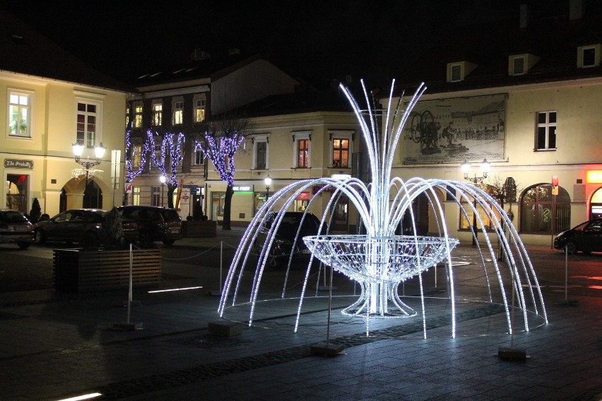 Iluminacja świąteczna na Rynku w Oświęcimiu [ZDJĘCIA]