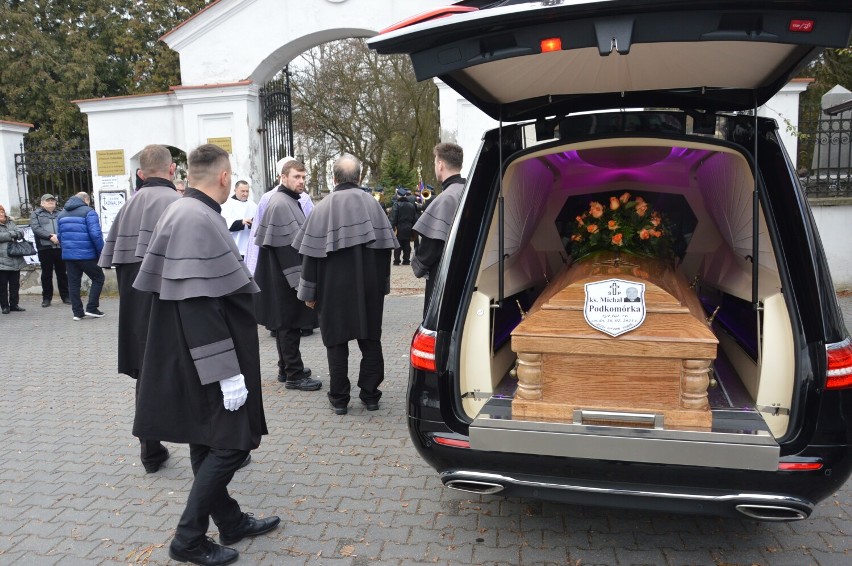 Pogrzeb ks. Michała Podkomórki z parafii św. Jadwigi...
