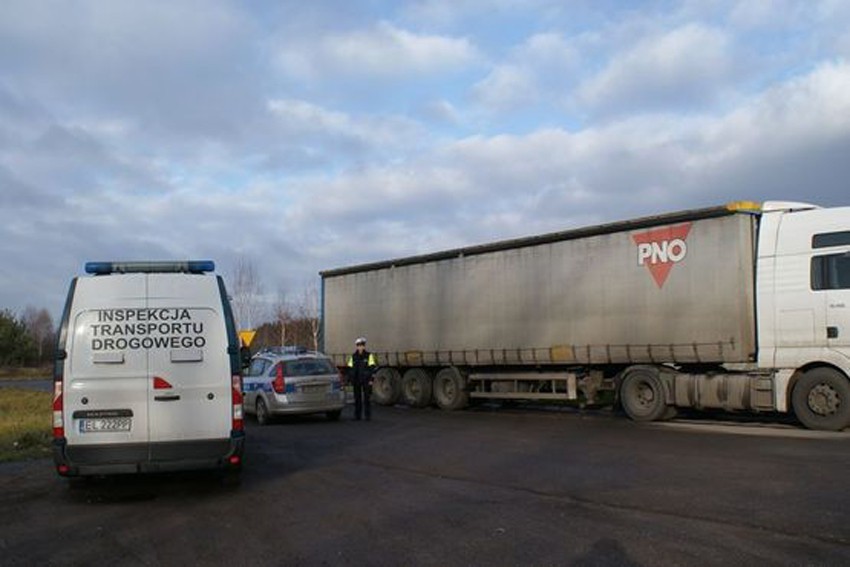 Kontrolowali ciężarówki na terenie powiatu poddębickiego
