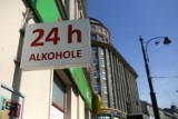 "Jak pili, tak piją", czyli tak (nie)działa nocny zakaz sprzedaży alkoholu w Poznaniu. Policja: "Mieszkańcy czują się bezpieczniej"