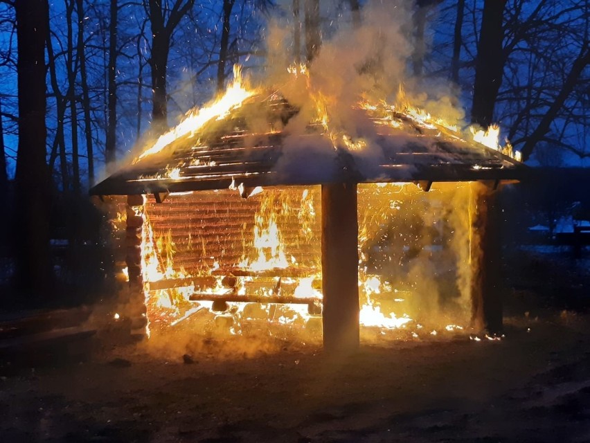 Spłonęła turystyczna wiata w Górach Opawskich. To było podpalenie