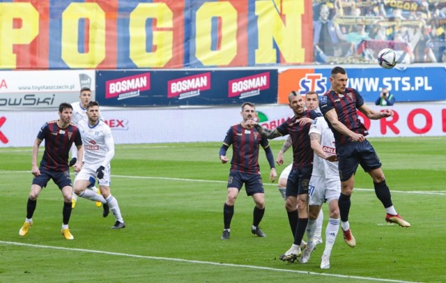 Pogoń pewnie pokonała Wisłę Płock 2:0. Mogła wyżej, ale sędziowie nie uznali gola Adama Frączczaka. Goście też mieli swoje szanse, ale obijali poprzeczkę i słupek.