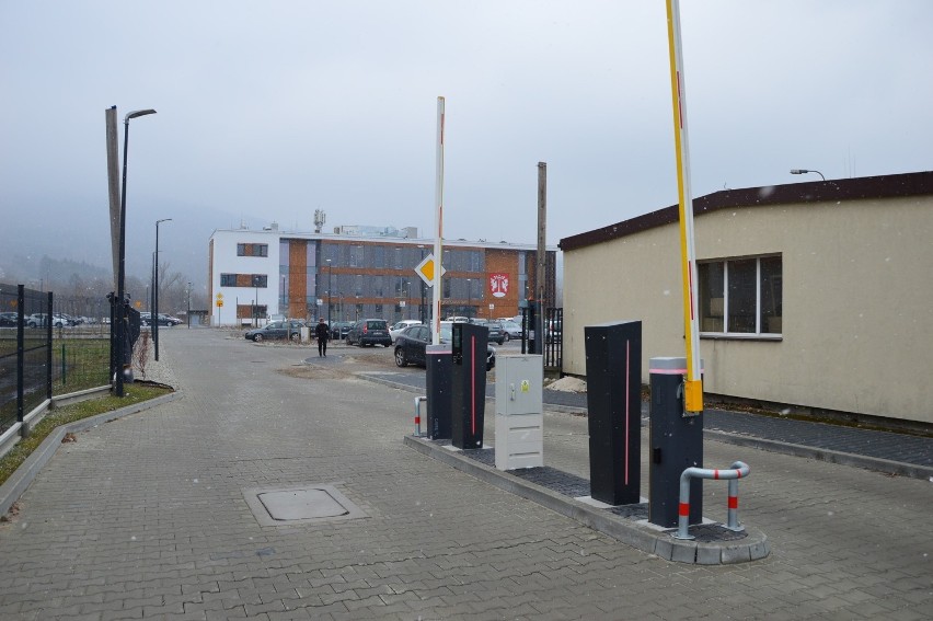 Parking przed Starostwem Powiatowym w Myślenicach przy ul....