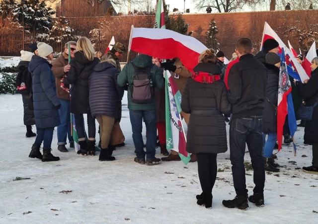 Zobacz kolejne zdjęcia. Przesuwaj zdjęcia w prawo - naciśnij strzałkę lub przycisk NASTĘPNE